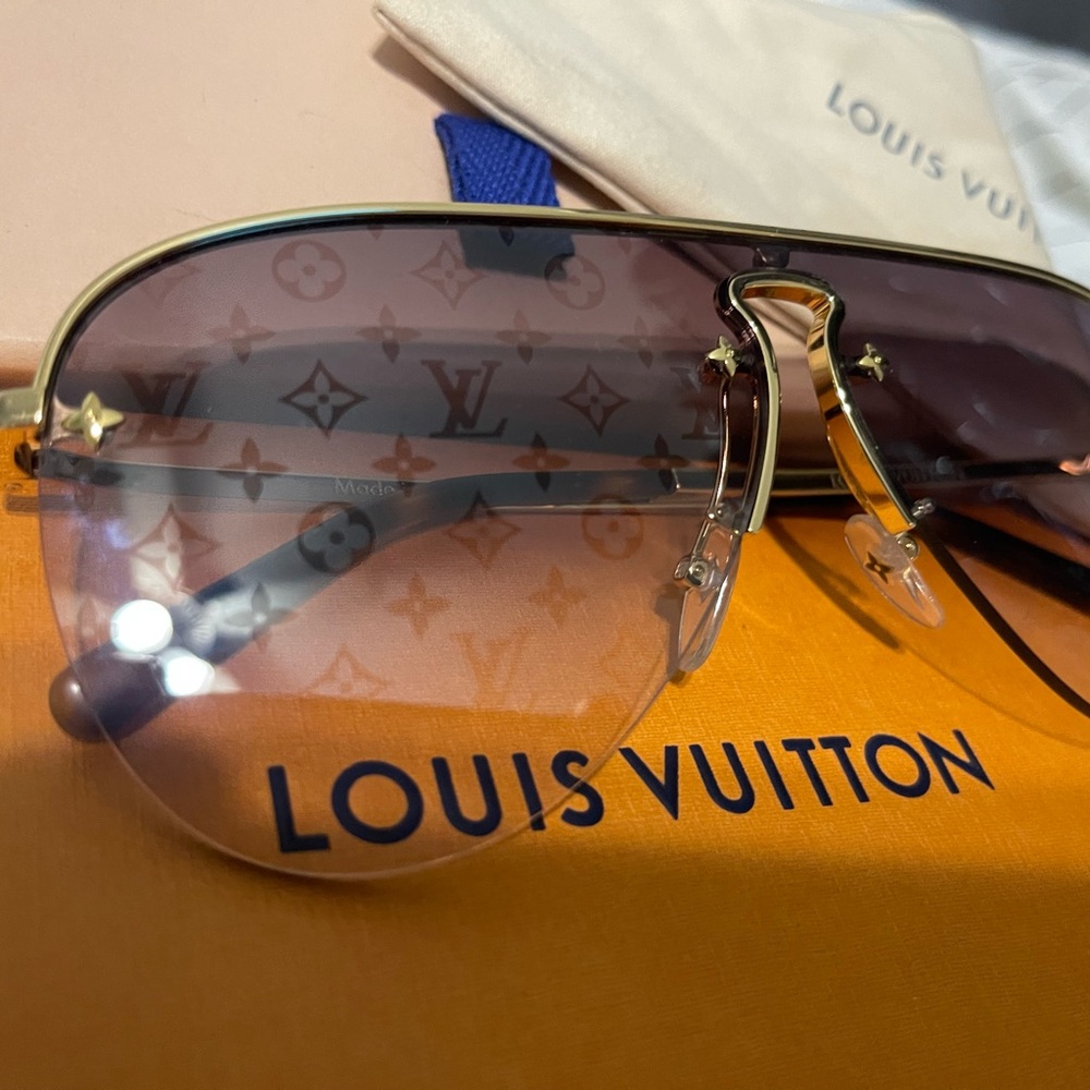 Louis Vuitton sun glasses